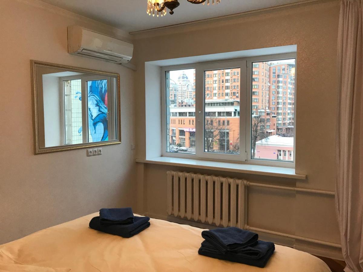 Sunny Apartment Overlooking The Royal Village Kiev Dış mekan fotoğraf